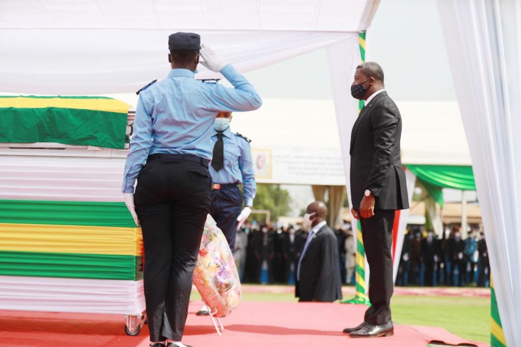 Togo : l’Inhumation de Fambaré Natchaba crée une vive émotion chez Faure Gnassingbé