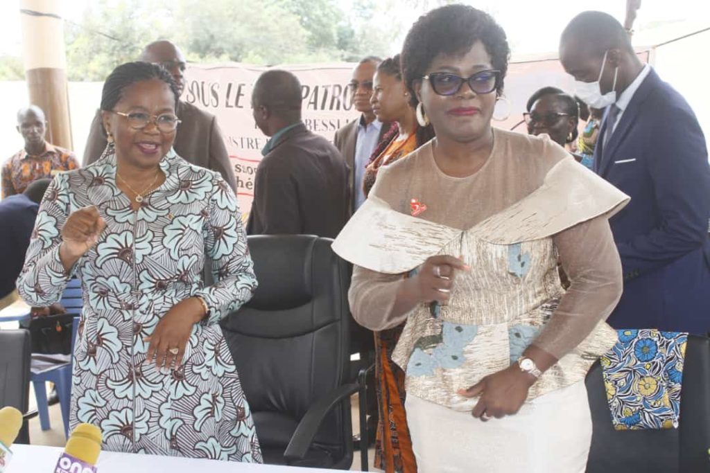 08 mars 2023 au Togo: Bessi Kama, Myriam Dossou aux côtés de la PM Dogbe pour expliquer la journée aux femmes des grands marchés du grand Lomé