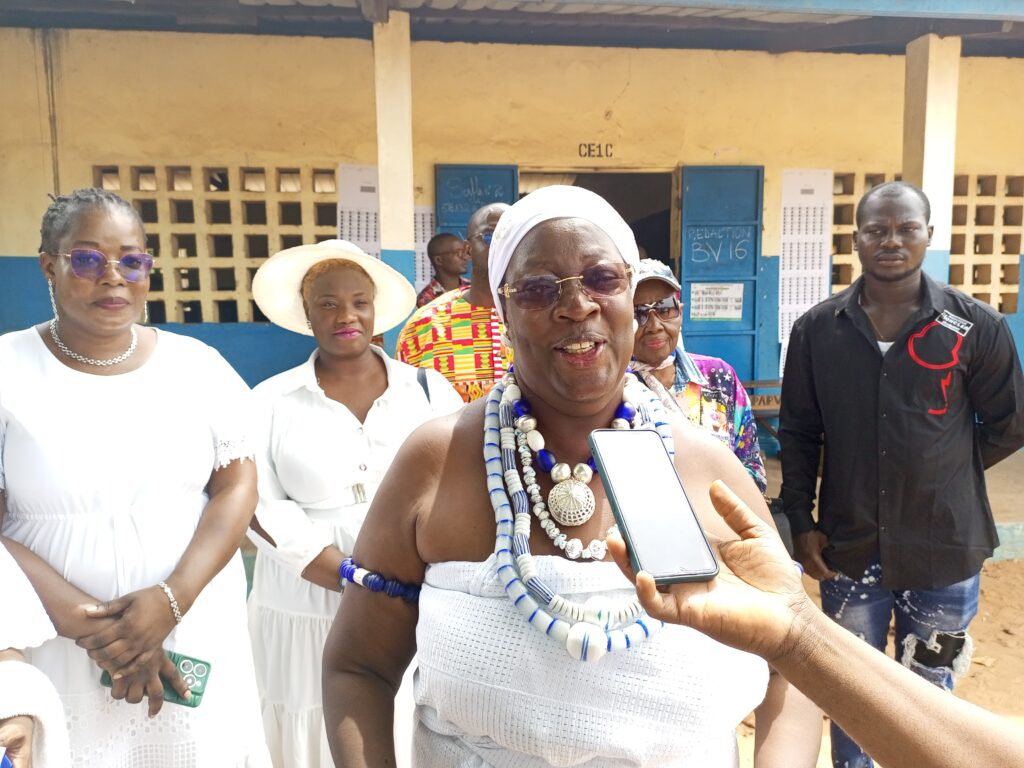Raymonde Lawson : «ne trainez pas à la maison, allez voter»