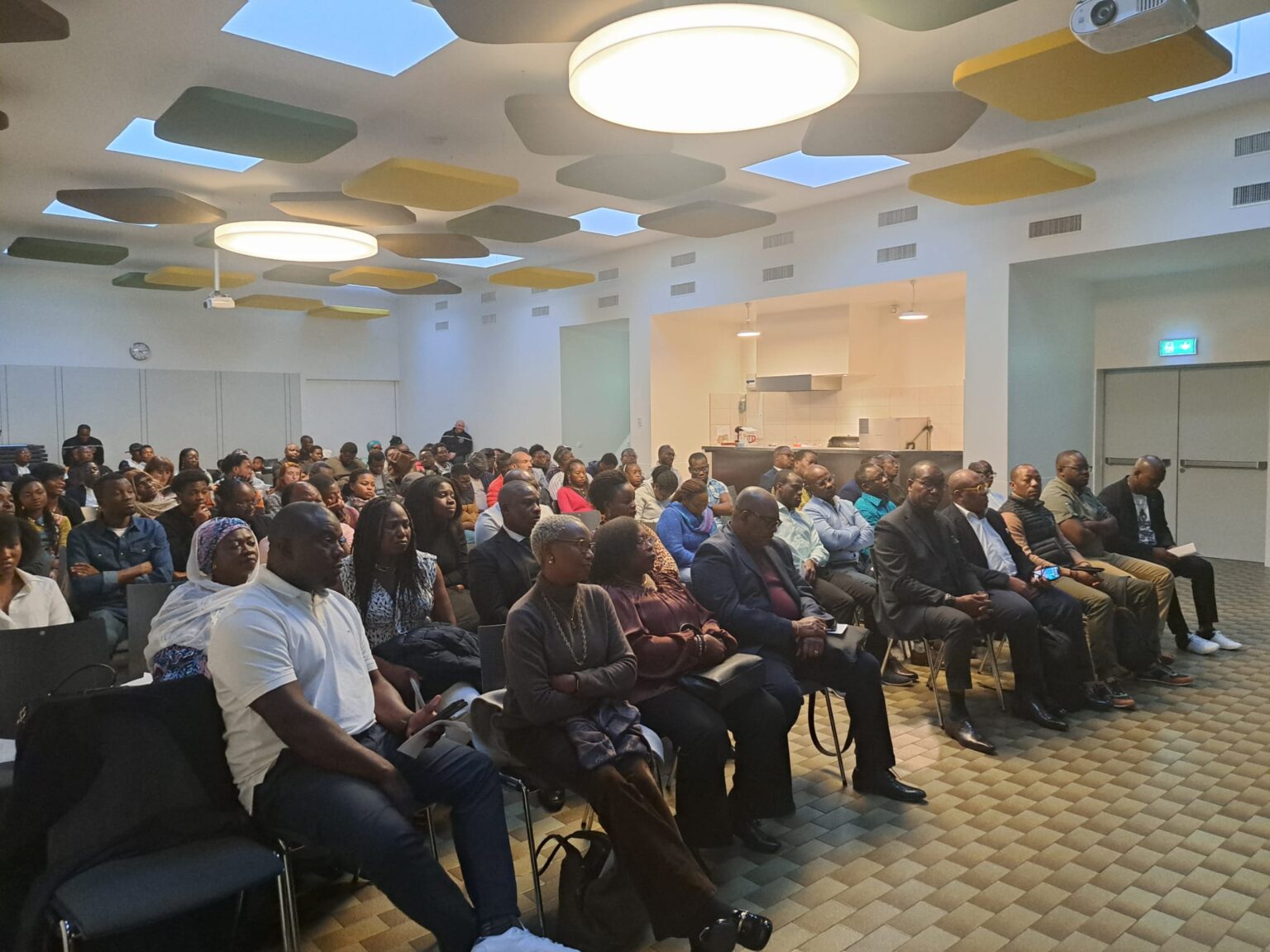 Génève: Une rencontre entre l’Ambassadeur Yackoley JOHNSON et la Diaspora Togolaise en Suisse