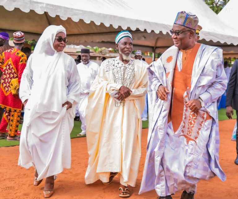 L’Aïd El-Fitr 2026 : Le Prof. Komi Selom Klassou communie avec la communauté musulmane au nom du Président du Conseil