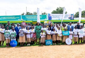 Rentrée scolaire 2026-2027 : Plus de 150 000 filles reçoivent des kits scolaires avec le projet swedd+ togo